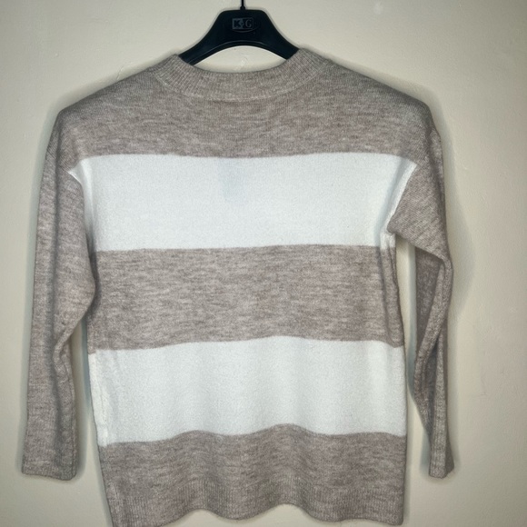 FA LA LA Women’s Sweater! - Picture 2 of 4